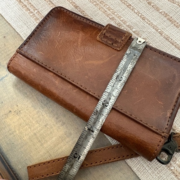 Frye Melissa phone wallet distressed worn in - Picture 5 of 6